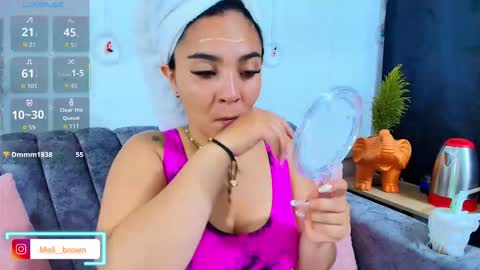    Independent model online show from December 14, 2025, 10:36 pm