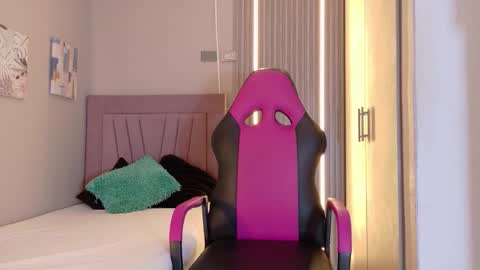 Snapshot of meli_peach chatting on November 26, 2025, 7:15 pm meli_peach online show from November 26, 2025, 7:15 pm