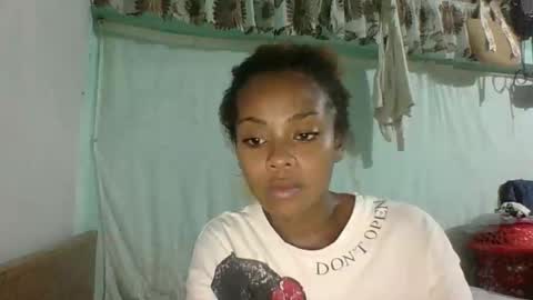 Snapshot of meliana98 chatting on December 15, 2025, 6:12 pm meliana98 online show from December 15, 2025, 6:12 pm