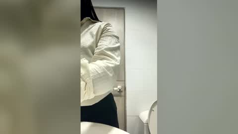 Snapshot of melie_me chatting on April 10, 2026, 10:42 am MELIE online show from April 10, 2026, 10:42 am