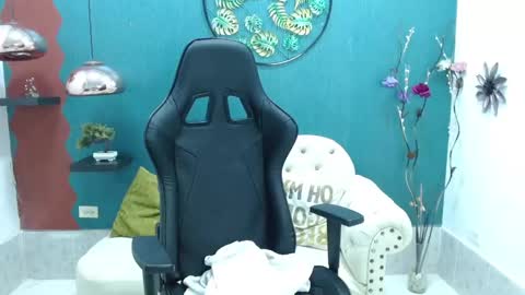 Snapshot of melika_sweet chatting on February 28, 2025, 5:59 pm eli online show from February 28, 2025, 5:59 pm