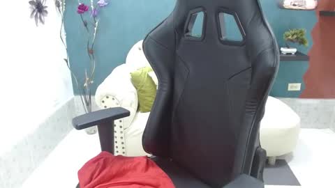 Snapshot of melika_sweet chatting on March 8, 2025, 9:18 pm eli online show from March 8, 2025, 9:18 pm