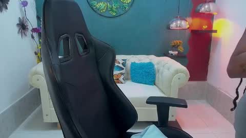 Snapshot of melika_sweet chatting on February 8, 2026, 5:49 pm eli online show from February 8, 2026, 5:49 pm