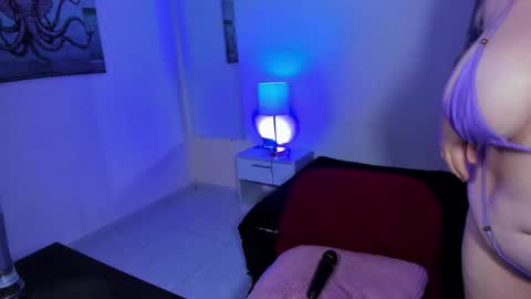 Snapshot of melina_hope_ chatting on December 17, 2025, 2:01 pm Melina Hope online show from December 17, 2025, 2:01 pm