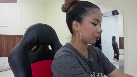 M E L I N A  online show from November 5, 2025, 7:58 pm