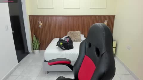 M E L I N A  online show from November 25, 2025, 7:03 pm