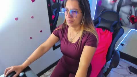 Snapshot of melisa_14 chatting on June 4, 2026, 11:27 am Melisa online show from June 4, 2026, 11:27 am