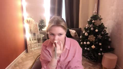 Sophia online show from December 17, 2025, 5:24 am