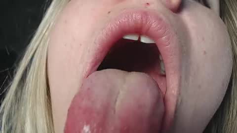 Snapshot of melissa__ray chatting on December 13, 2024, 9:20 pm Melissa Ray online show from December 13, 2024, 9:20 pm