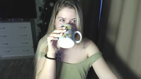 Snapshot of melissa__ray chatting on December 23, 2024, 3:29 am Melissa Ray online show from December 23, 2024, 3:29 am