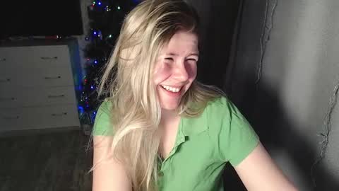 Snapshot of melissa__ray chatting on January 2, 2025, 7:18 pm Melissa Ray online show from January 2, 2025, 7:18 pm