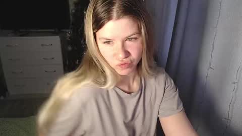 Snapshot of melissa__ray chatting on January 16, 2025, 8:22 am Melissa Ray online show from January 16, 2025, 8:22 am