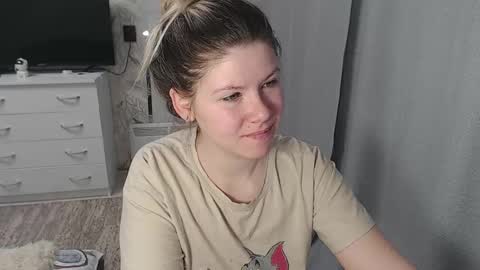 Snapshot of melissa__ray chatting on February 13, 2025, 2:34 am Melissa Ray online show from February 13, 2025, 2:34 am