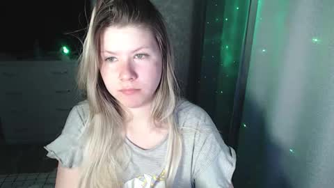 Snapshot of melissa__ray chatting on March 5, 2025, 10:32 pm Melissa Ray online show from March 5, 2025, 10:32 pm