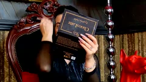 Snapshot of melissa_glow chatting on November 9, 2025, 12:25 pm Melissa online show from November 9, 2025, 12:25 pm