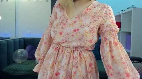 melissa_new22 online show from October 19, 2025, 12:22 am