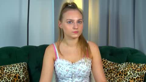 Snapshot of melissamelrey chatting on November 17, 2025, 8:09 am MelissaBerry online show from November 17, 2025, 8:09 am