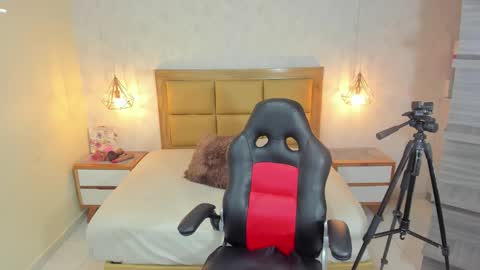 Snapshot of melissarouge chatting on November 20, 2025, 7:35 pm online show from November 20, 2025, 7:35 pm