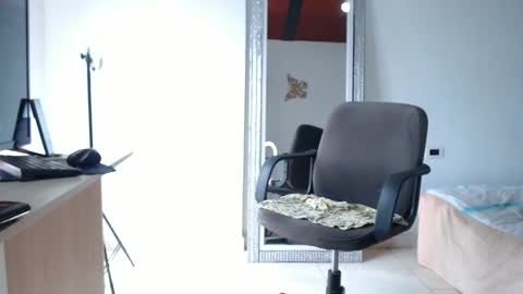 melissazaens online show from December 21, 2025, 4:14 pm