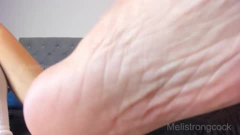 Meli    online show from November 9, 2025, 10:19 pm