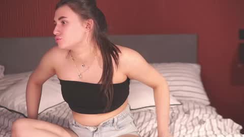Lia online show from April 19, 2026, 10:36 am