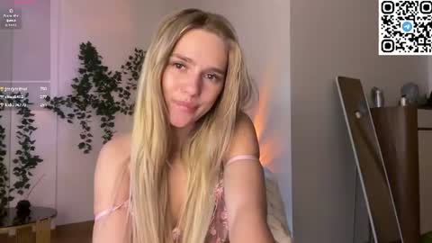 Snapshot of mellisssa_xo chatting on July 28, 2026, 4:39 pm lily Alice online show from July 28, 2026, 4:39 pm