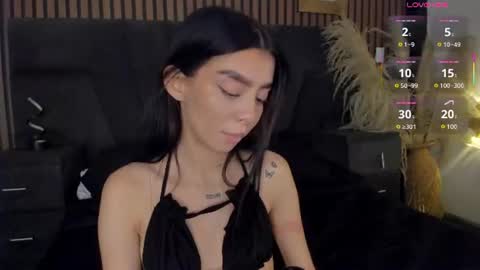 Snapshot of mellove_ chatting on June 11, 2026, 4:32 am Mel online show from June 11, 2026, 4:32 am