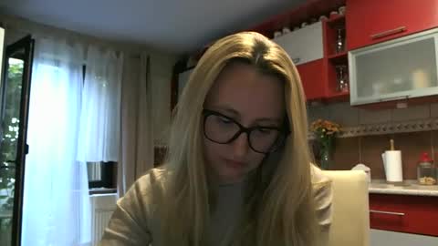 Melly online show from September 10, 2025, 6:46 am