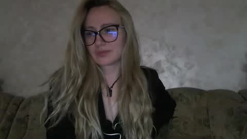 Melly online show from October 10, 2025, 7:51 am