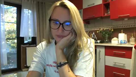 Melly online show from October 20, 2025, 6:47 am