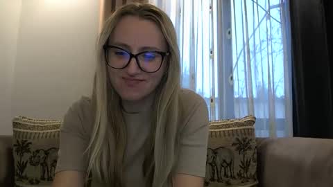 Melly online show from November 19, 2025, 7:19 am