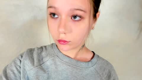 MelMooon online show from February 5, 2026, 10:42 am