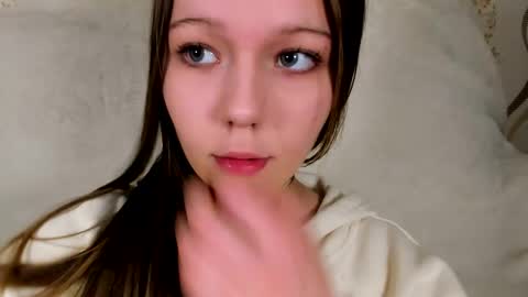 MelMooon online show from February 21, 2026, 6:09 pm