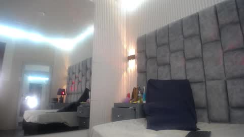 Debora online show from December 2, 2025, 9:21 pm