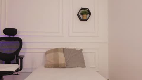 Meloddy online show from February 16, 2026, 1:51 pm