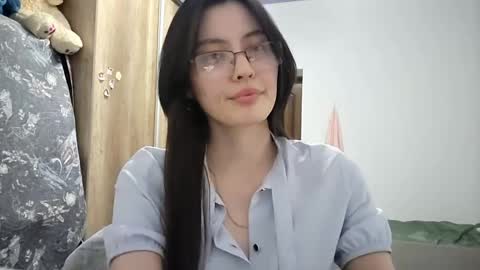 Snapshot of melodeehayden chatting on May 6, 2026, 3:28 pm Nika online show from May 6, 2026, 3:28 pm