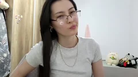 Snapshot of melodeehayden chatting on May 16, 2026, 3:22 pm Nika online show from May 16, 2026, 3:22 pm