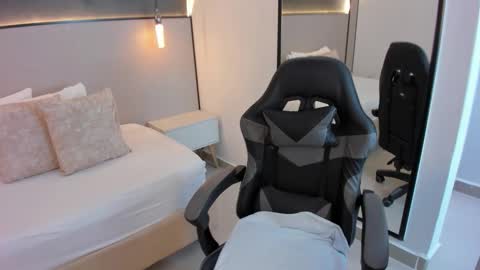 Melody  online show from November 25, 2025, 12:27 pm