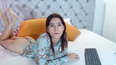 Snapshot of melodymansson chatting on February 13, 2025, 5:01 pm Luisa Castro online show from February 13, 2025, 5:01 pm