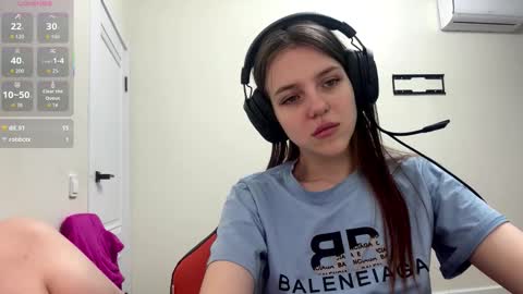 Hi Im Aria 18 years old online show from February 3, 2026, 1:27 pm