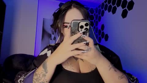 Snapshot of meow_boo chatting on February 27, 2026, 5:13 pm Aruz online show from February 27, 2026, 5:13 pm