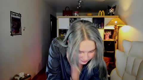 Snapshot of meow_k1tty chatting on July 10, 2026, 5:01 am Flora Next stream November 17th at 6 GMT online show from July 10, 2026, 5:01 am