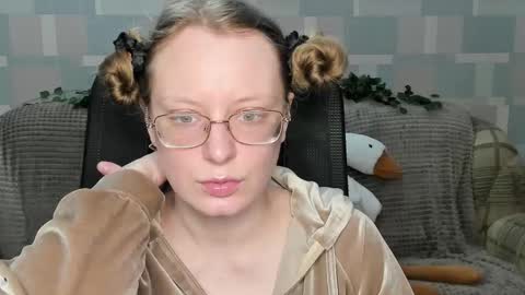 Snapshot of meowcr chatting on December 13, 2025, 10:26 pm meowcr online show from December 13, 2025, 10:26 pm