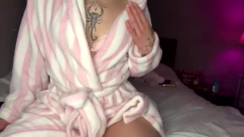 Snapshot of meowmeow_emma chatting on November 6, 2025, 10:54 pm meowmeow_emma online show from November 6, 2025, 10:54 pm