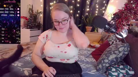 Snapshot of meowut chatting on December 9, 2024, 6:12 am Mary online show from December 9, 2024, 6:12 am