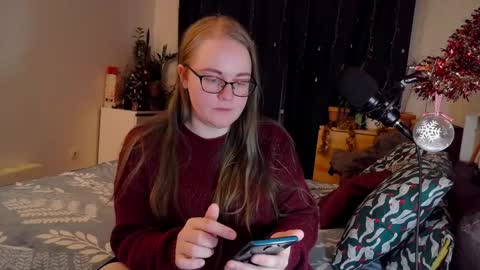 Snapshot of meowut chatting on January 2, 2025, 11:16 pm Mary online show from January 2, 2025, 11:16 pm