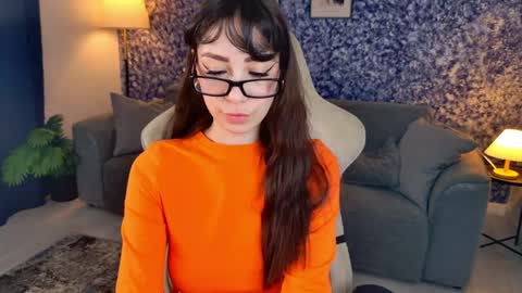 Mia online show from May 7, 2026, 5:35 am