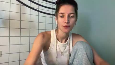 Snapshot of meralynn chatting on June 13, 2026, 9:29 am LEVA online show from June 13, 2026, 9:29 am