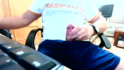 merce1972 online show from October 25, 2025, 9:31 pm