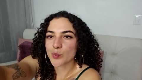 Snapshot of merida_bell18 chatting on February 5, 2026, 1:43 am Merida Bell online show from February 5, 2026, 1:43 am